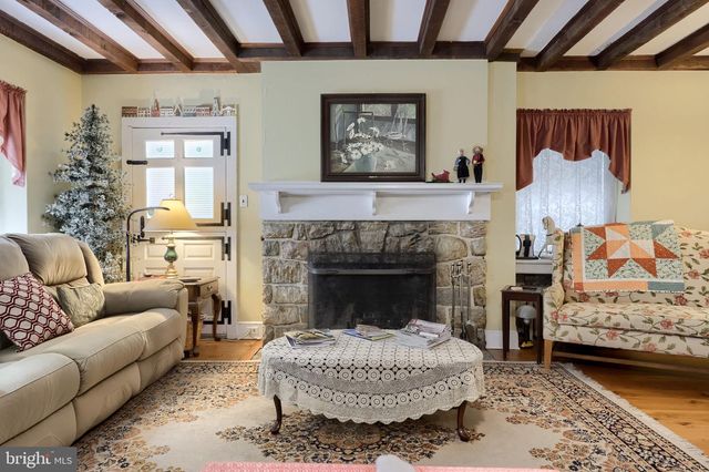 371 E MAIN ST, New Holland, PA 17557