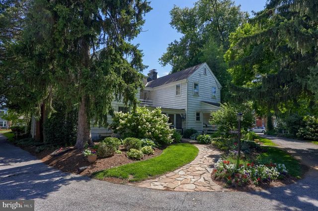 371 E MAIN ST, New Holland, PA 17557