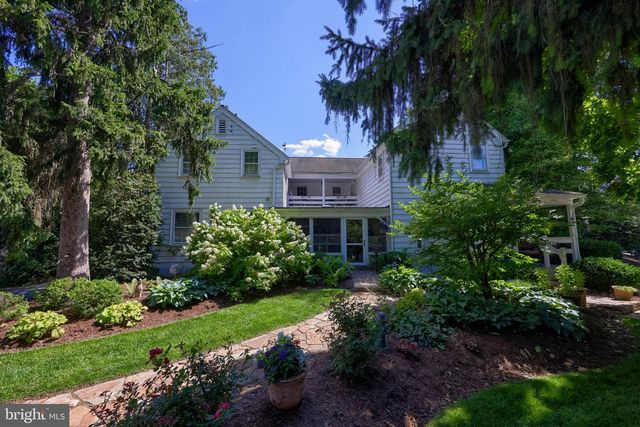 371 E MAIN ST, New Holland, PA 17557