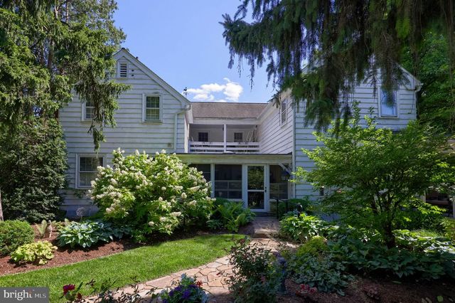 371 E MAIN ST, New Holland, PA 17557
