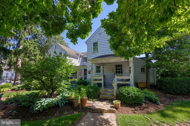 371 E MAIN ST, New Holland, PA 17557