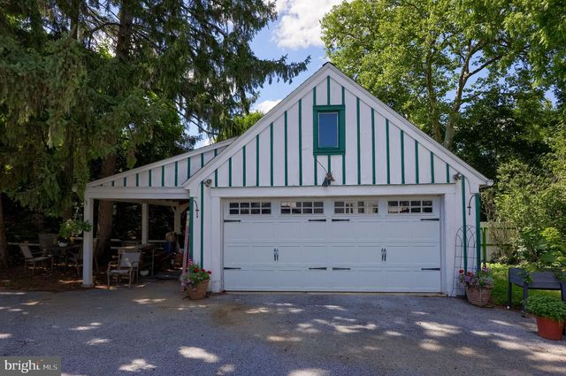 371 E MAIN ST, New Holland, PA 17557