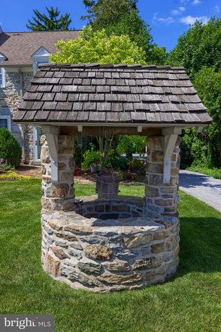 371 E MAIN ST, New Holland, PA 17557