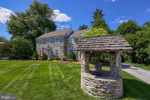 371 E MAIN ST, New Holland, PA 17557