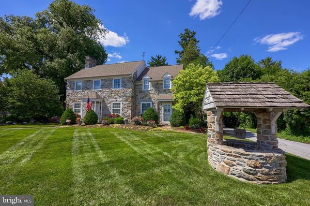 371 E MAIN ST, New Holland, PA 17557