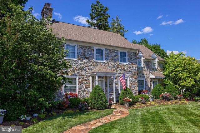 371 E MAIN ST, New Holland, PA 17557