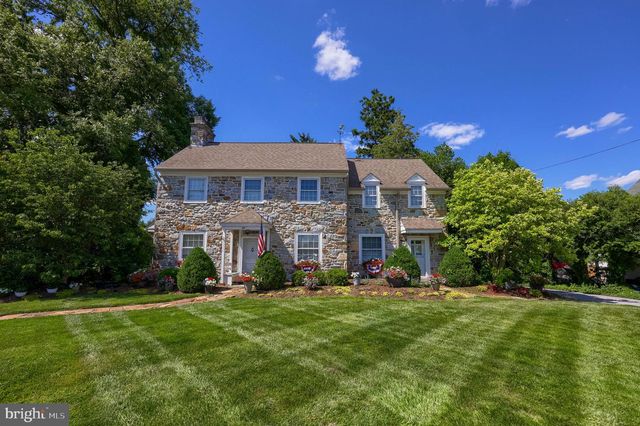371 E MAIN ST, New Holland, PA 17557