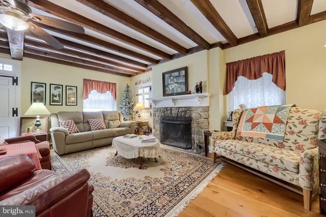 371 E MAIN ST, New Holland, PA 17557