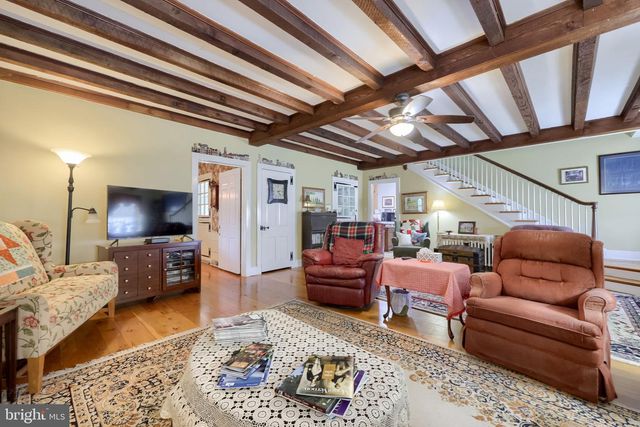 371 E MAIN ST, New Holland, PA 17557