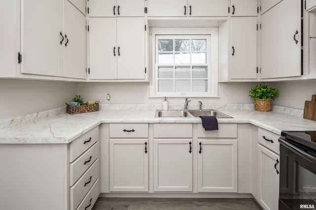 1310 KIRKWOOD Boulevard, Davenport, IA 52803