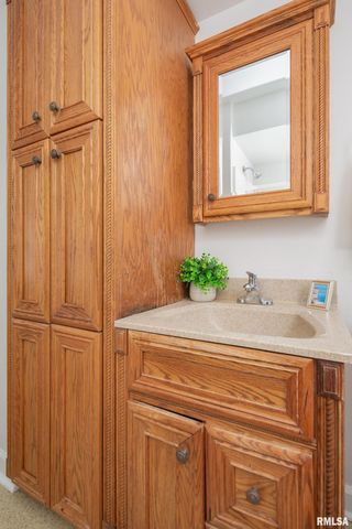 1310 KIRKWOOD Boulevard, Davenport, IA 52803