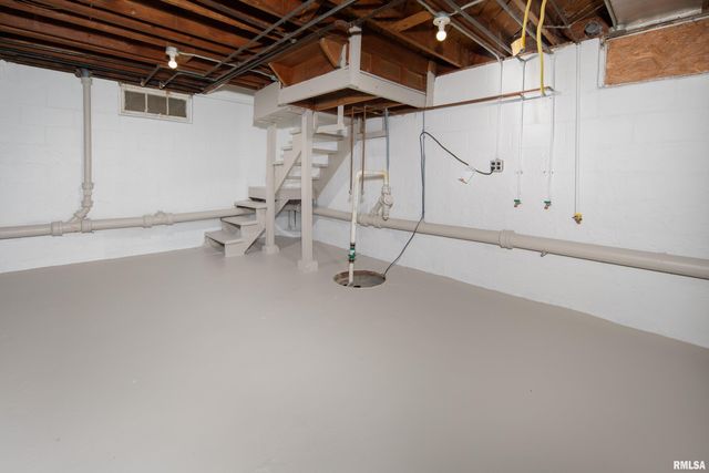 1310 KIRKWOOD Boulevard, Davenport, IA 52803