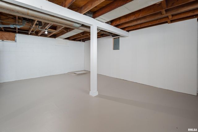 1310 KIRKWOOD Boulevard, Davenport, IA 52803