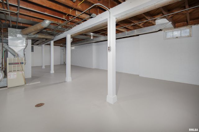 1310 KIRKWOOD Boulevard, Davenport, IA 52803