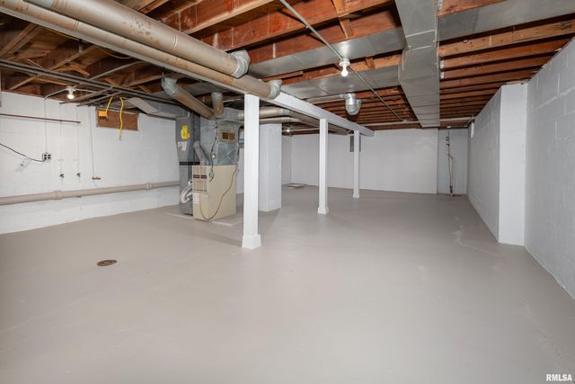 1310 KIRKWOOD Boulevard, Davenport, IA 52803