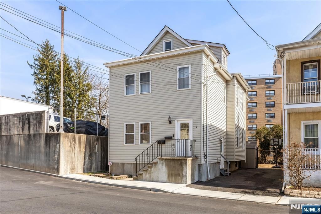 7 Edison Place, East Rutherford, NJ 07073
