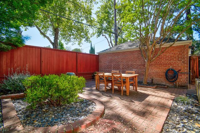 905 47th St, Sacramento, CA 95819