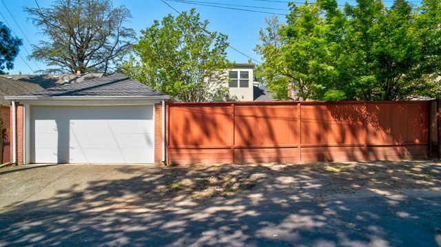 905 47th St, Sacramento, CA 95819