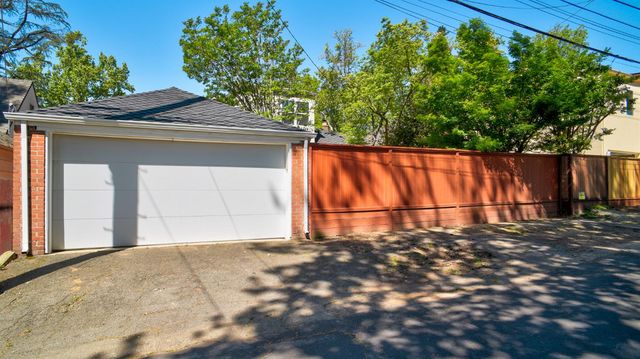905 47th St, Sacramento, CA 95819