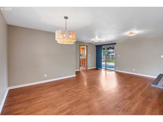 10723 Se STEPHENS St, Portland, OR 97216