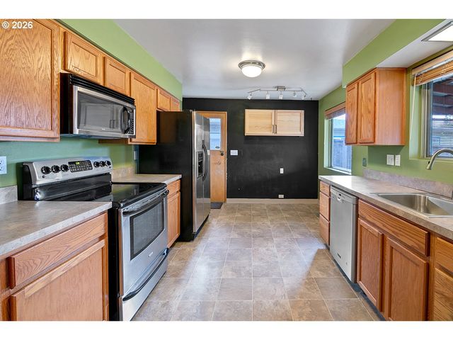 10723 Se STEPHENS St, Portland, OR 97216
