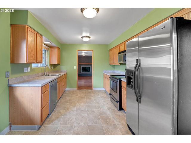 10723 Se STEPHENS St, Portland, OR 97216