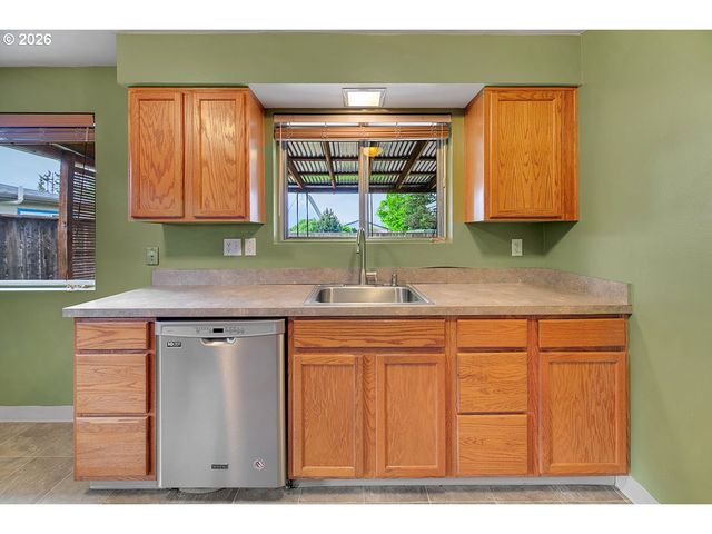 10723 Se STEPHENS St, Portland, OR 97216