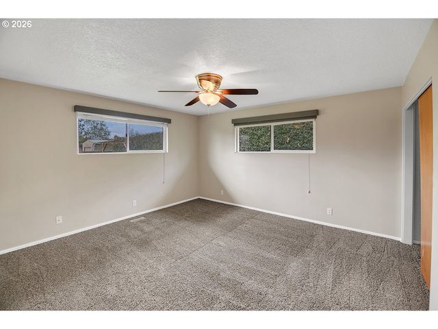10723 Se STEPHENS St, Portland, OR 97216