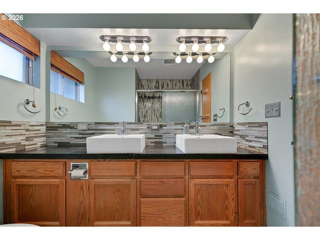 10723 Se STEPHENS St, Portland, OR 97216