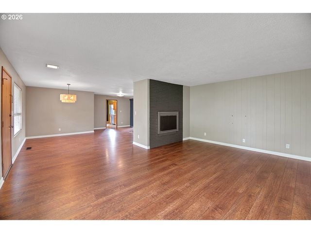 10723 Se STEPHENS St, Portland, OR 97216