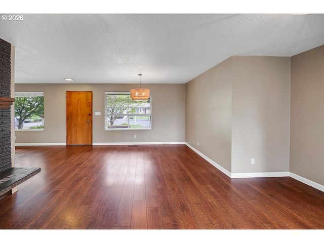 10723 Se STEPHENS St, Portland, OR 97216