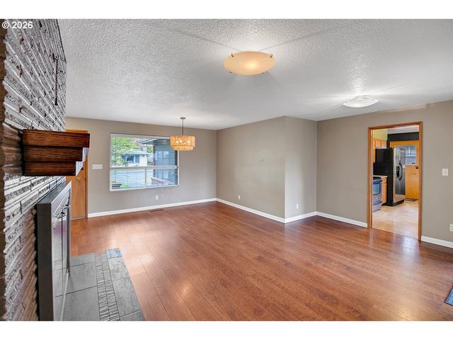 10723 Se STEPHENS St, Portland, OR 97216