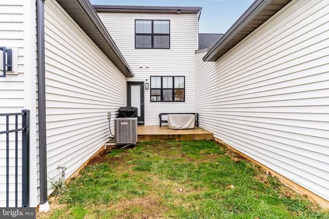 311 ESTATE DR, Mechanicsburg, PA 17055