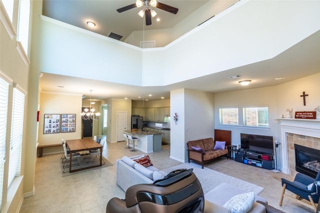1009 Winter Fire Way, Arlington, TX 76005