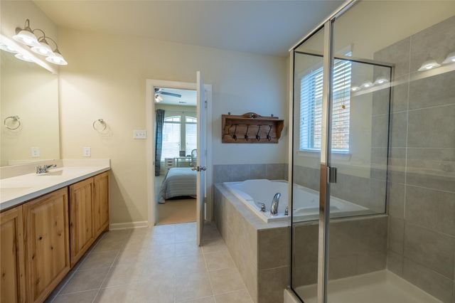1009 Winter Fire Way, Arlington, TX 76005