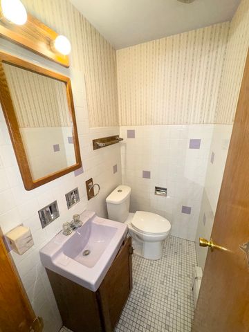 8737 S Richmond Avenue, Evergreen Park, IL 60805