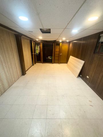 8737 S Richmond Avenue, Evergreen Park, IL 60805