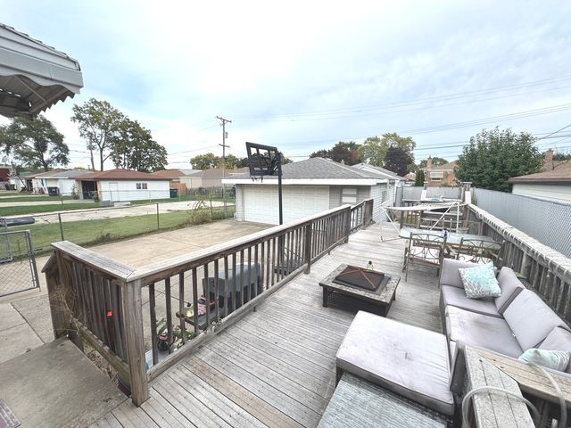 8737 S Richmond Avenue, Evergreen Park, IL 60805