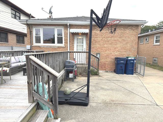 8737 S Richmond Avenue, Evergreen Park, IL 60805