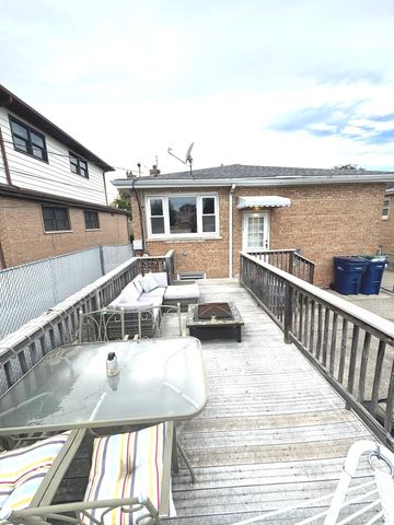 8737 S Richmond Avenue, Evergreen Park, IL 60805