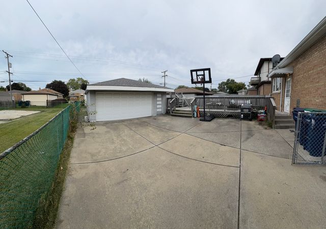 8737 S Richmond Avenue, Evergreen Park, IL 60805