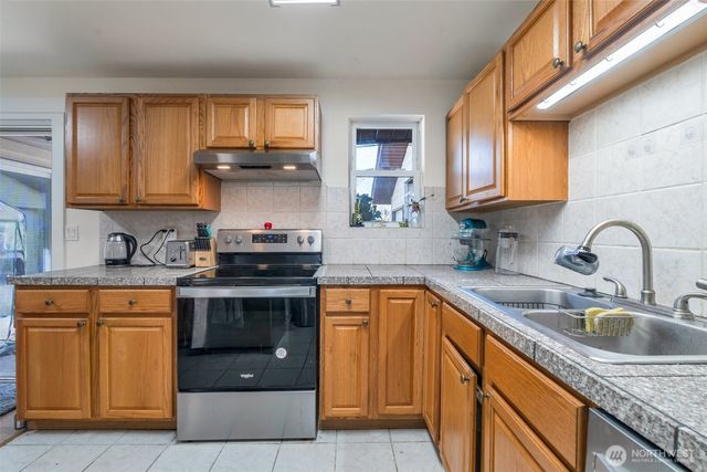 22942 105th Avenue SE, Kent, WA 98030