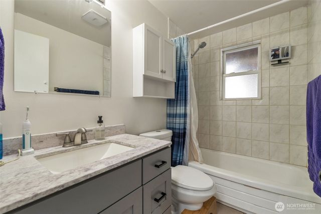 22942 105th Avenue SE, Kent, WA 98030