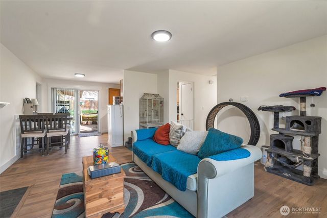 22942 105th Avenue SE, Kent, WA 98030