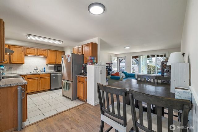 22942 105th Avenue SE, Kent, WA 98030