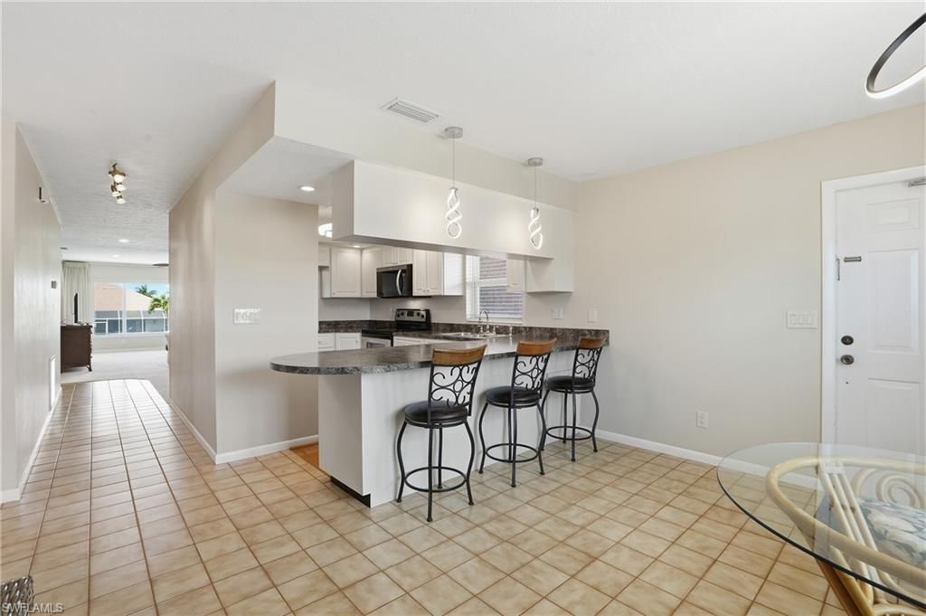 Image 12 of property listing at 1333 SE 40th TER 2A, Cape Coral, FL 33904