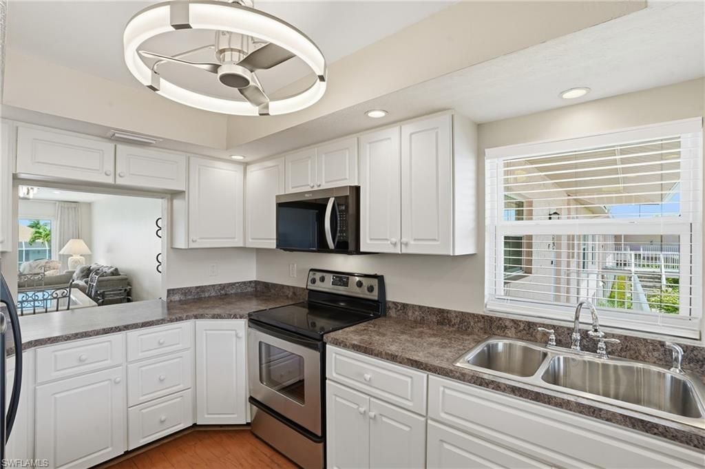 Image 3 of property listing at 1333 SE 40th TER 2A, Cape Coral, FL 33904
