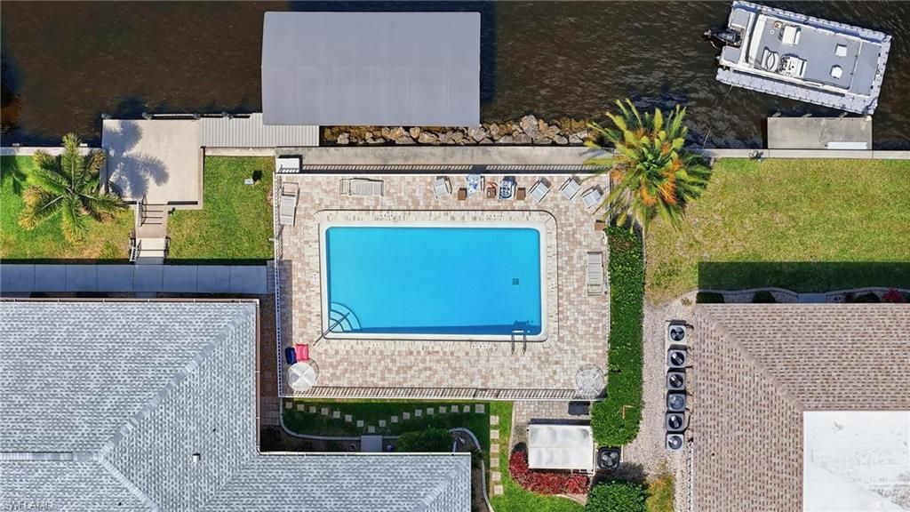 Image 4 of property listing at 1333 SE 40th TER 2A, Cape Coral, FL 33904