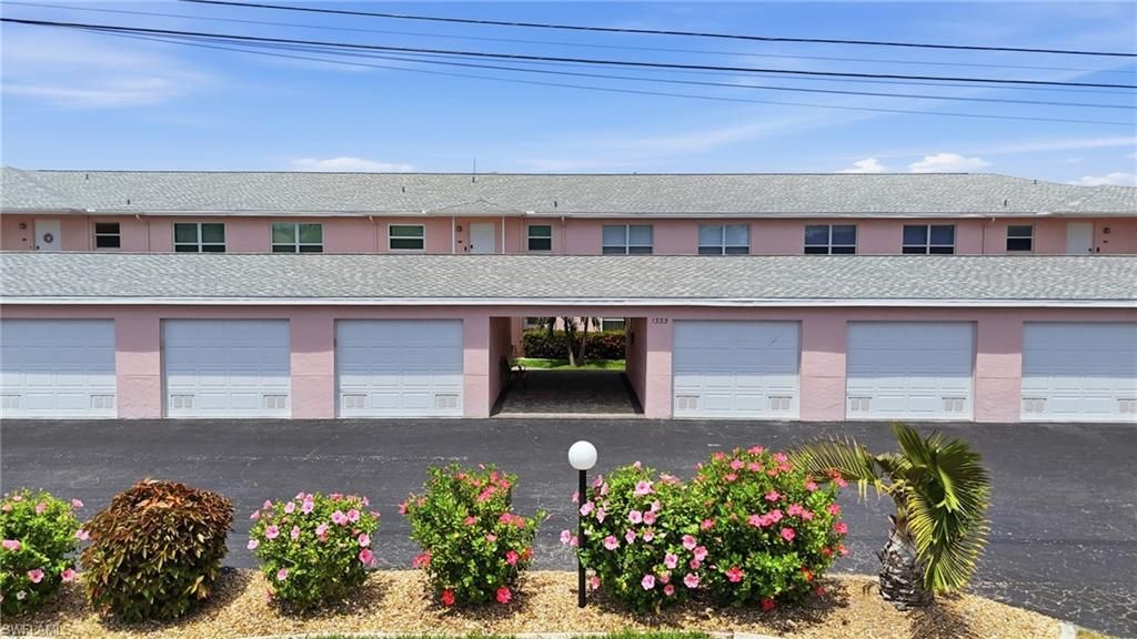 Image 5 of property listing at 1333 SE 40th TER 2A, Cape Coral, FL 33904