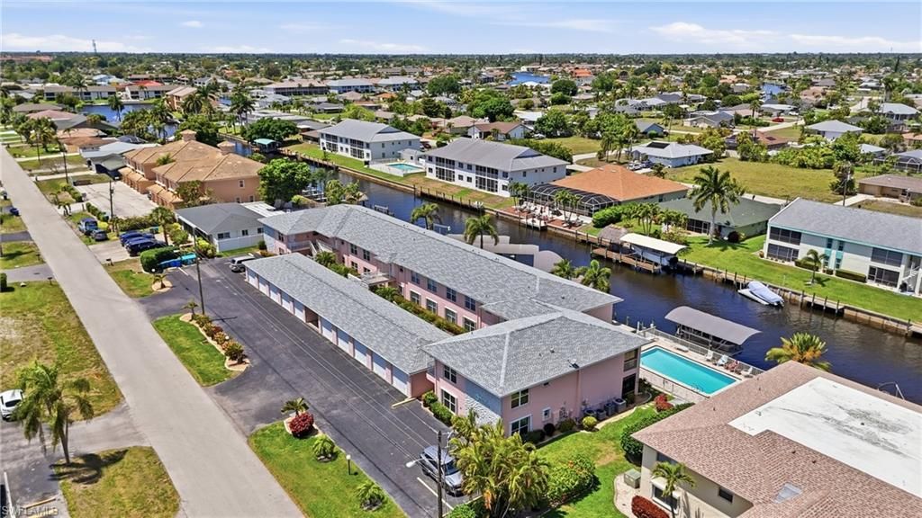 Image 6 of property listing at 1333 SE 40th TER 2A, Cape Coral, FL 33904